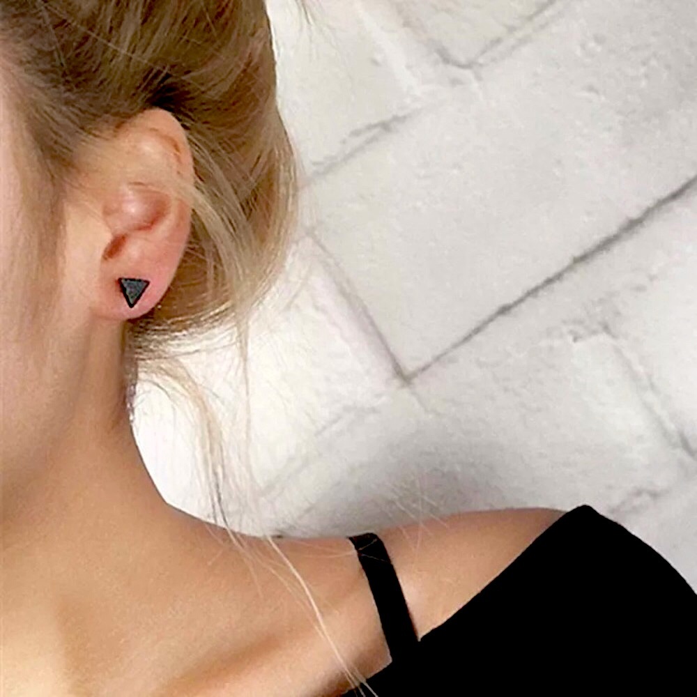 🔴𝟭𝟬/$𝟮𝟱🔴NEW Black Triangle Minimalist Stud Earrings - Picture 4 of 10